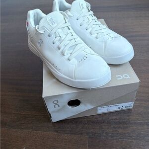 On THE ROGER Advantage, Men’s size 9, All White